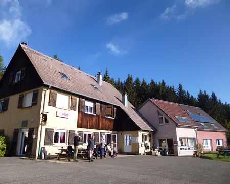 P1190088 J 4 - départ de l'auberge sous le soleil matinal
