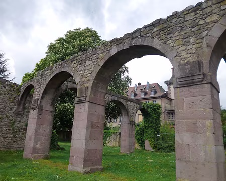 P1190144 ...arcades datant du XVIIè s.