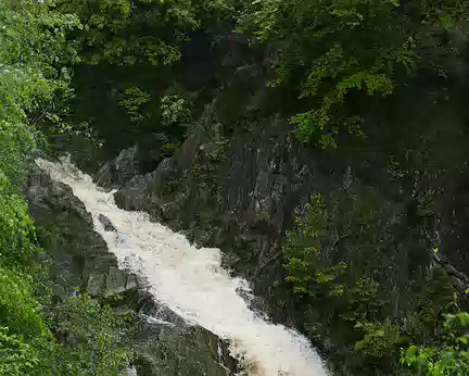 P1170581 La cascade du Bayehon serait la deuxième la plus importante du pays avec ses 9 mètres de haut.