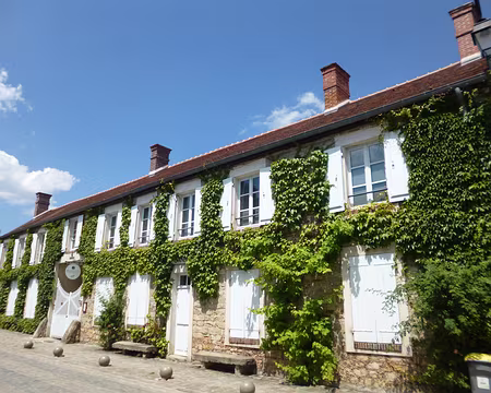 P1190304 L'auberge Ganne ouverte en 1824 abrite le Musée des Peintres de Barbizon.
