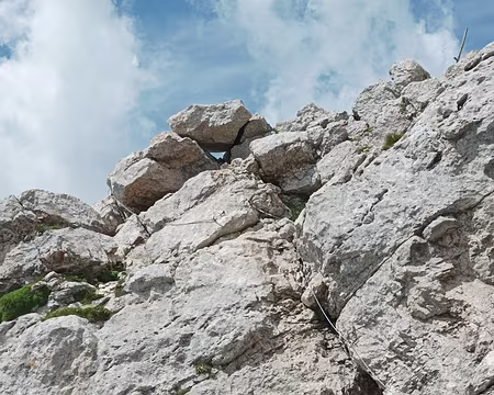 04 Ressaut rocheux avant sommet Chamechaude