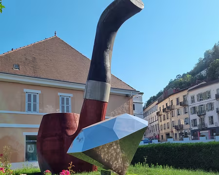 018 Le plus gros diamant du monde. 2,50 m de diamètre, 1,50 m de hauteur et un poids de 460 kg
