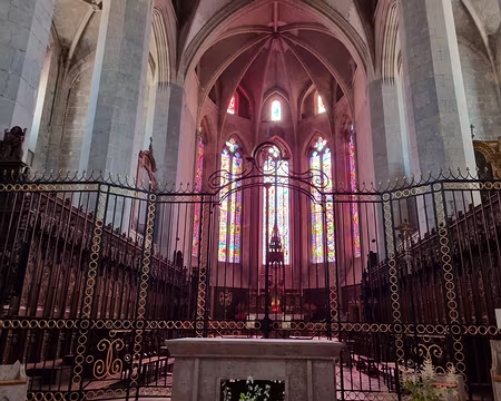 021 Commencée au XIVe siècle et achevée au XVIIIe siècle, c'est une église fortifiée d'aspect austère et rigoureux, avec un intérieur gothique