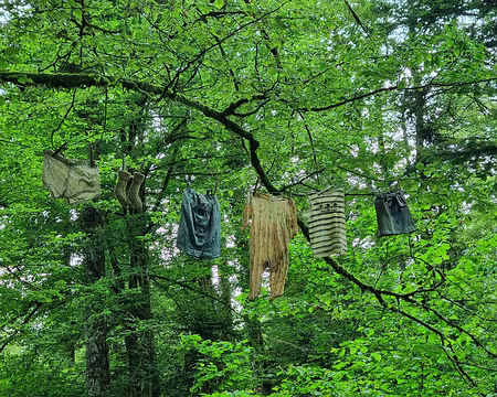 040 Vêtements de lutins en train de sécher