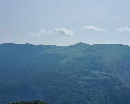 096 Le Reculet (1718 m) et le Crêt de la Neige (1720 m) à gauche