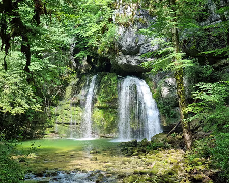 107 Elle constitue une balade ombragée qui était, parait-il, particulièrement appréciée par le poète Alphonse de Lamartine