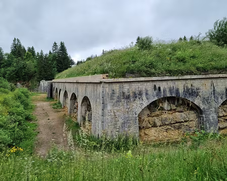 127 Petite partie du Fort des Rousses. Il est après le Mont-Valérien, la 2ème forteresse la plus grande de France avec un périmètre de plus de 3 km et une étendue...