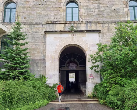 131 Pour la visite du Fort et ses galeries remplies de 190 000 meules de Comté Juraflore les photos sont interdites