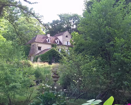 001 Randonnée dans le parc départemental de la vallée aux Loups (Hauts de Seine) sur la commune de Châtenay-Malabry. La maison de l’Île verte a été construite dans...
