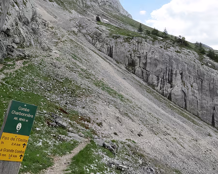P1170724 Au carrefour de la Combe Charbonnière sur le sentier Péronnard.