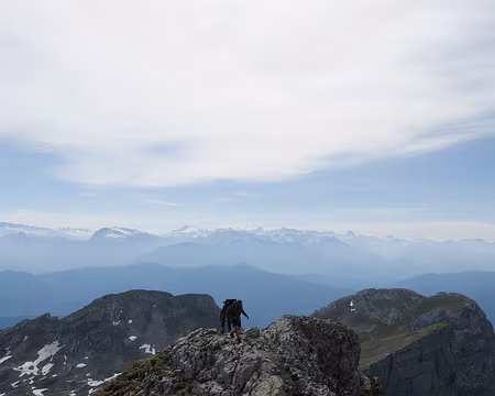 P1170760 Quelques mètres sur l'arête Est avant le sommet de la Grande Moucherolle.