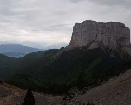 P1170853 Vue sur le Mont Aiguille en descendant du Pas de la Selle.