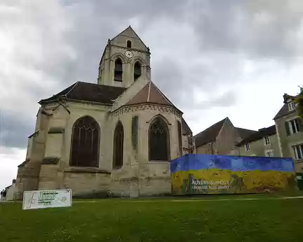 P1190319 L'Eglise Notre-Dame-de-l'Assomption (XIIè-XVè s.) d'Auvers-sur-Oise fut peinte par Van Gogh le 16 mai 1890