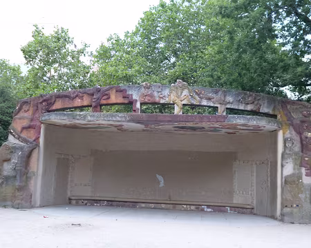 P1190559 Square Jean-Leclaire (1940)