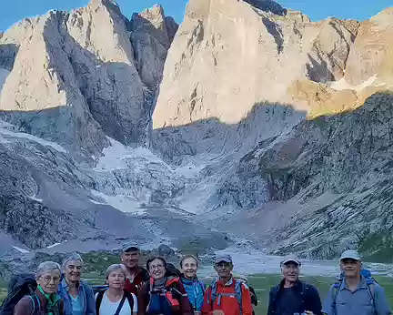 20240725_073943 J5 - le groupe au grand complet prêt à défier l'ascension du (Petit) Vignemale