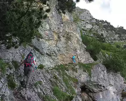 021 montée par un sentier sécurisé par cable