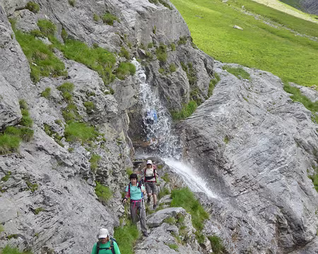 046 sous la cascade rafraichissante !