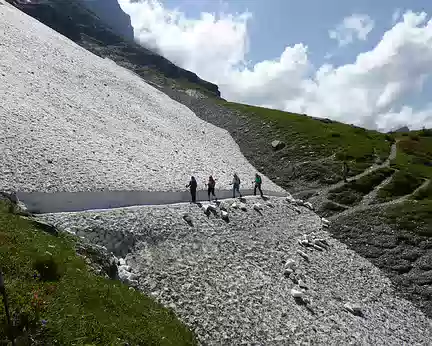 110 passage bien taillé pour la traversée du névé