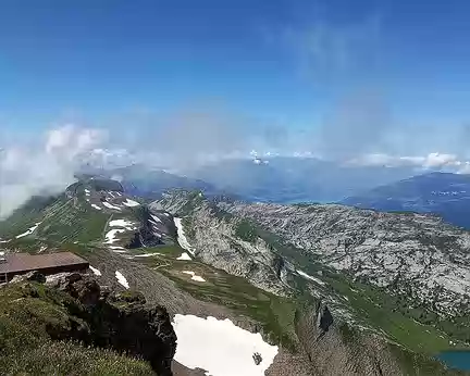 20240725_121939-01 Depuis Faulhorn vers l'ouest : le lac de Thune.