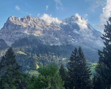 20240726_185024-01-01-01 L'Eiger devant l'auberge. On ne s'en lasse pas. Merci Bernadette.