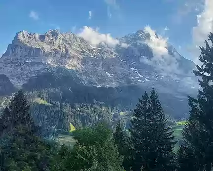 20240726_185024-01-01-01 L'Eiger devant l'auberge. On ne s'en lasse pas. Merci Bernadette.