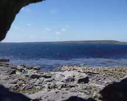 BW_260 Au loin, Inish Meáin, l’île du milieu.