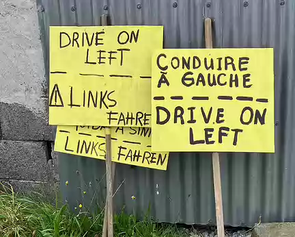 En allant vers Ballyvaughan Hé oui ! Et les marcheurs marchent à droite.