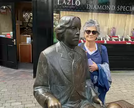 Galway. Sylvie et Oscar Wilde Sylvie en compagnie de James Joyce.