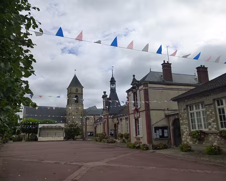 P1190510 La mairie et l'église Saint-Eloi, Le Perray-en-Yvelines