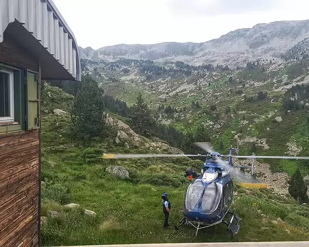 20240715_173309-01 Entorse dans la première montée pour une jeune fille d'un groupe Power Hiking Paris.