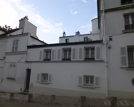 P1190686 Immeuble de 1883 : Camille Pissaro y vécut de 1888 à 1892