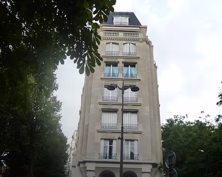 P1190692 Immeuble angle rue Caulaincourt et Avenue Junot