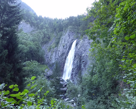 021 3ème jour, après Vénosc, départ en forêt, cascade de La Muzelle