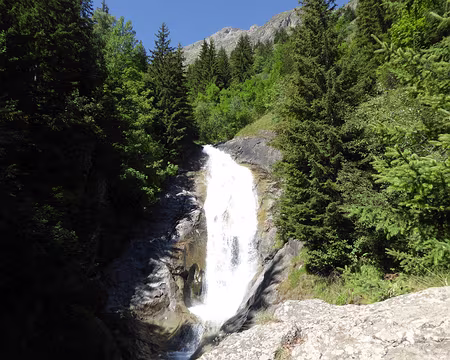 023 Montée à la Muzelle le long des torrents et cascades