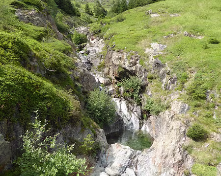 066 à la descente baignoire dans le torrent