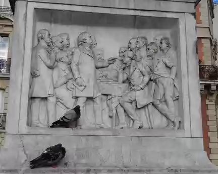 017 La Conférence est l’un des quatre bas-reliefs qui ornent le socle du monument d’Eugène Flachat réalisé par le sculpteur Alfred Boucher en 1897