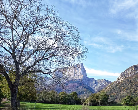 20241020_144222-01 J1- En sortant du train à Clelles-Mens. Mont-Aiguille