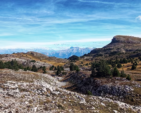 20241021_141116-01-01 Vue sur les Écrins, le Dévoluy, et à droite la Tête de Praorzel.