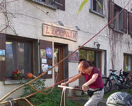 20241025_102552-01 Avant de rentrer à la boulangerie.