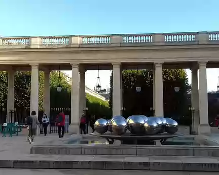 012 Les Sphérades, fontaine du Palais-Royal (Paul Bury, 1985)