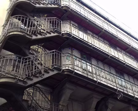 016 L’escalier extérieur du Théâtre du Palais-Royal. Passerelles décorées de mosaïques (Paul Sédille, 1880)