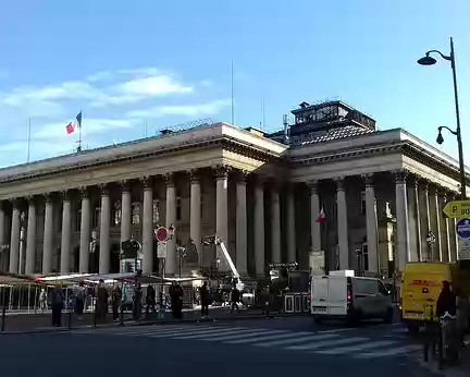 029 Le Palais Brongniart (anciennement Bourse de Paris) construit de 1808 à 1826 est devenu un centre de congrès en 1998