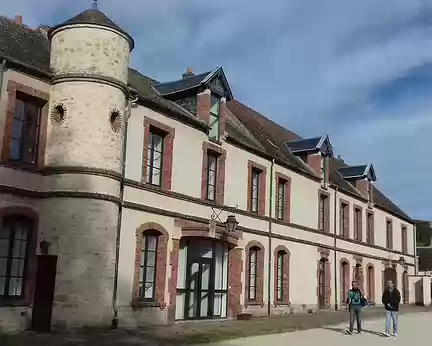 030 Le château de Bourron-Marlotte et l’église Saint-Sévère (XIIème siècle)