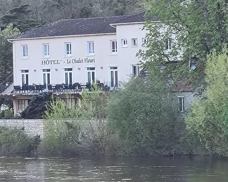 001 Notre lieu de séjour au bord de la Vienne.