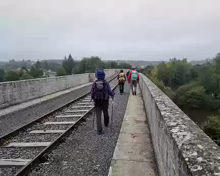 026 Voie du vélorail passant sur le pont qui enjambe la Vienne.