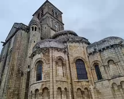 032 La Collégiale Saint-Pierre de Chauvigny a été édifiée au cours du XIIe siècle.