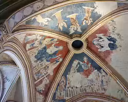 133 L'État a décidé d'importants travaux qui ont révélé ces peintures gothiques, exemple unique en France dans une cathédrale. Elles aussi du XIIIe siècle. C'est le...