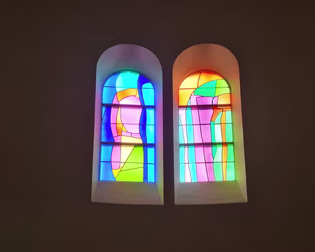 144 Vitraux modernes.