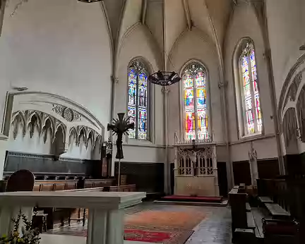 149 Les vitraux installés en l'église Saint-Martin de Ligugé de 1858 à 1865 l'ont été pour une église monastique.