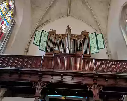 151 Construction de l'orgue vers 1875 par les frères Reygaert d'Auxerre.